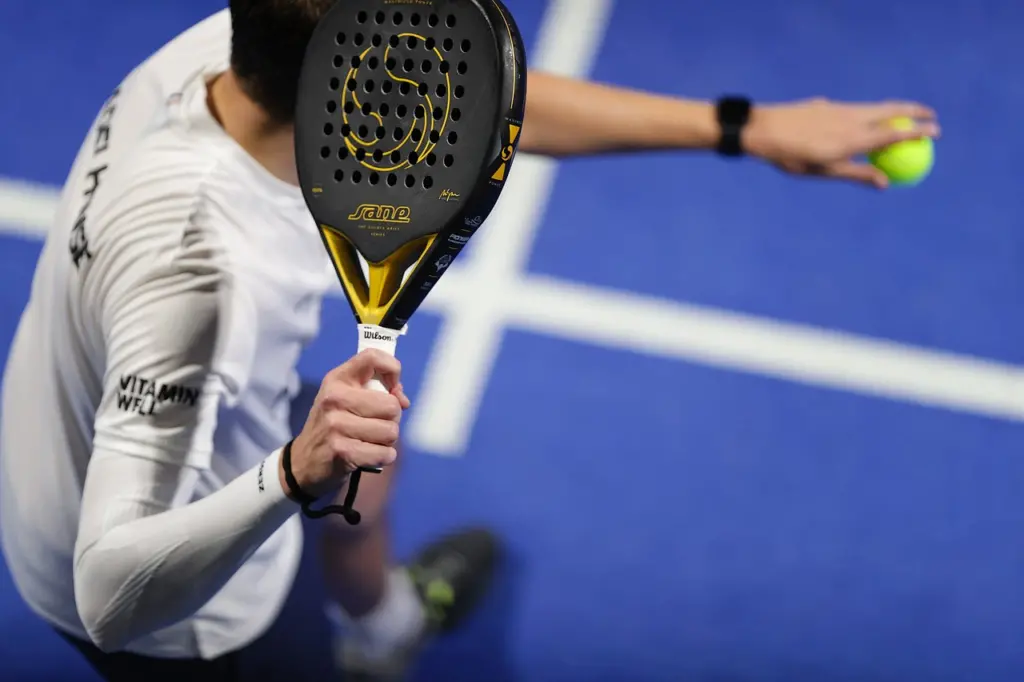 Tennis elbow pain in an athlete that Thai massage can relieve