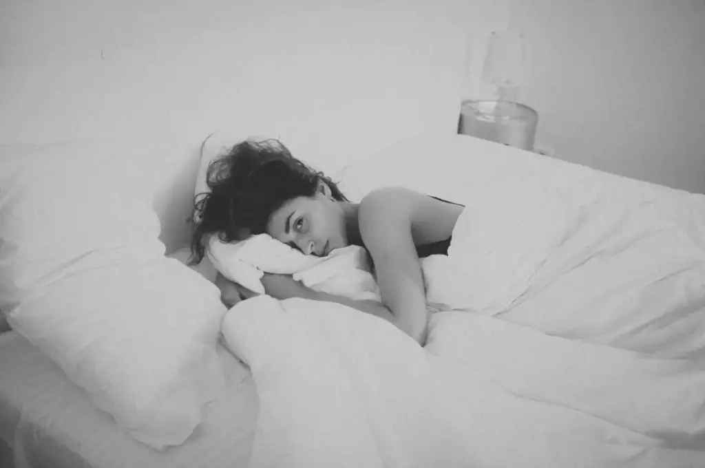 Woman unable to sleep due to insomnia