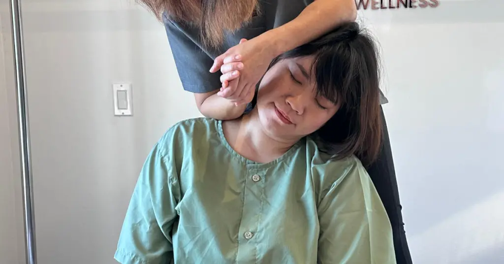 thai-massage-for-neck-and-shoulder-tension