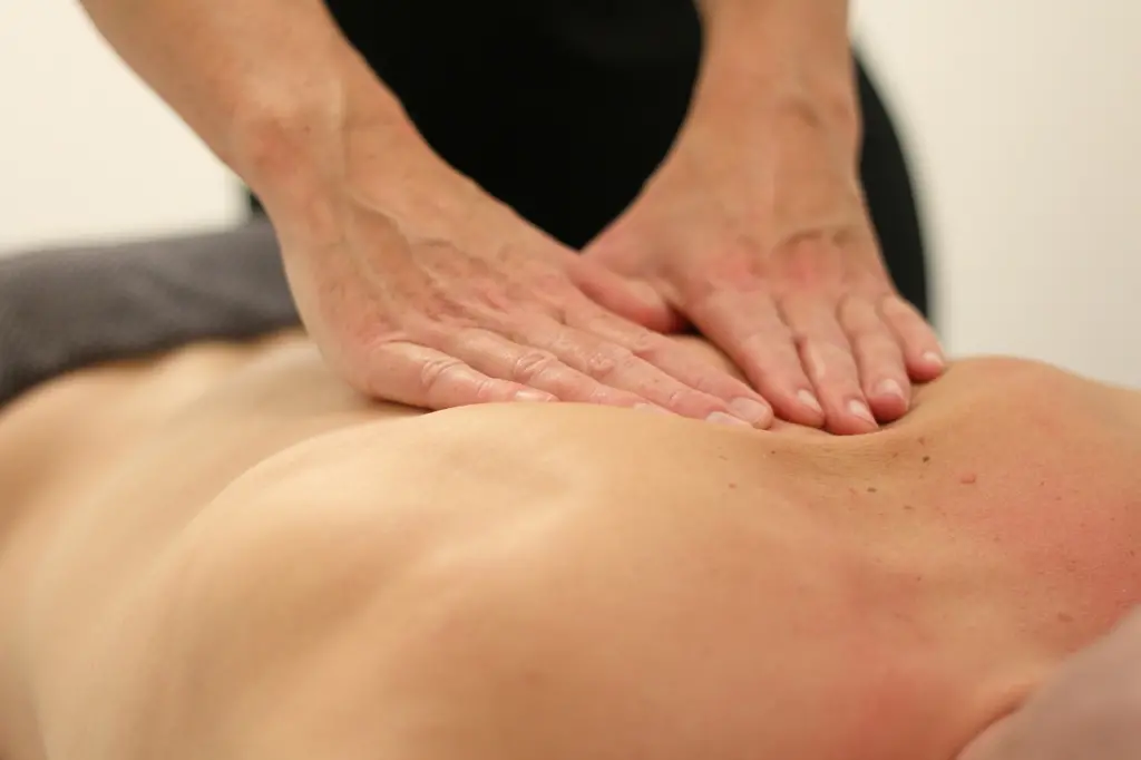 massage, back, deep tissue massage-3795691.jpg
